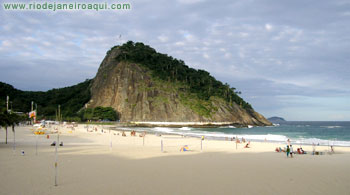 Copacabana | Trecho da praia e morro do Leme